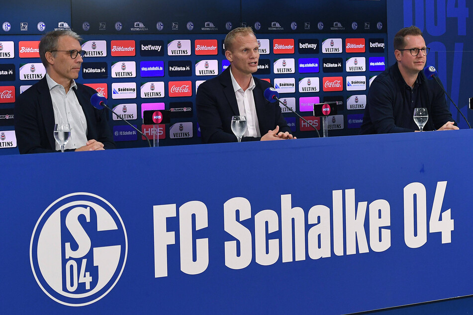 Der neue Trainer (41, M.) bei seiner Vorstellung am Montag auf Schalke.