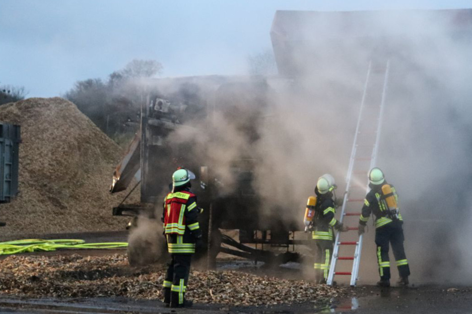Heftiger Brand auf Energiehof sorgt für riesigen Schaden
