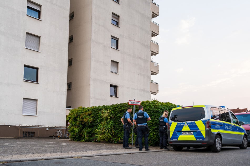 Im südhessischen Ginsheim kam es am Sonntag zu einer Gewalttat, bei der ein 20-Jähriger verstarb.
