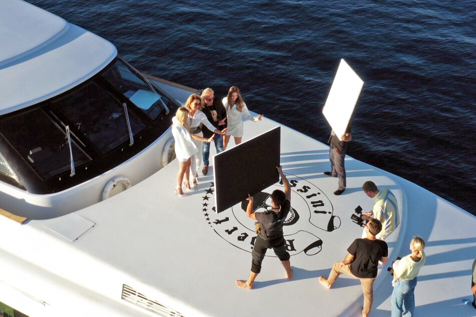 In der aktuellen Folge von "Davina &amp; Shania - We Love Monaco" traf sich die Millionärsfamilie für ein Fotoshooting auf der Superyacht "Indigo Star".