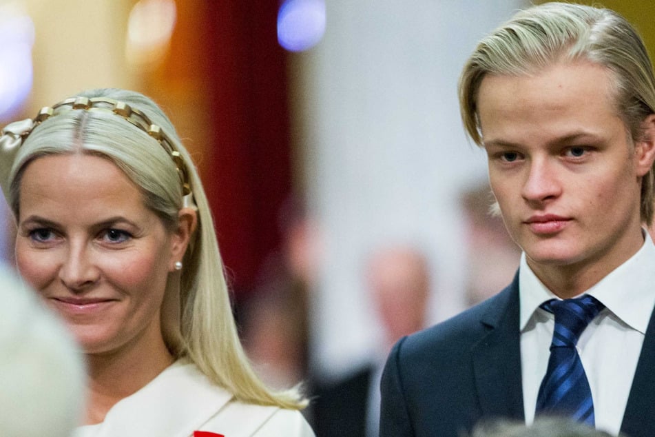 Kronprinzessin Mette-Marit von Norwegen (51, l.) und ihr Sohn Marius Borg Høiby (27, r.). (Archivbild)