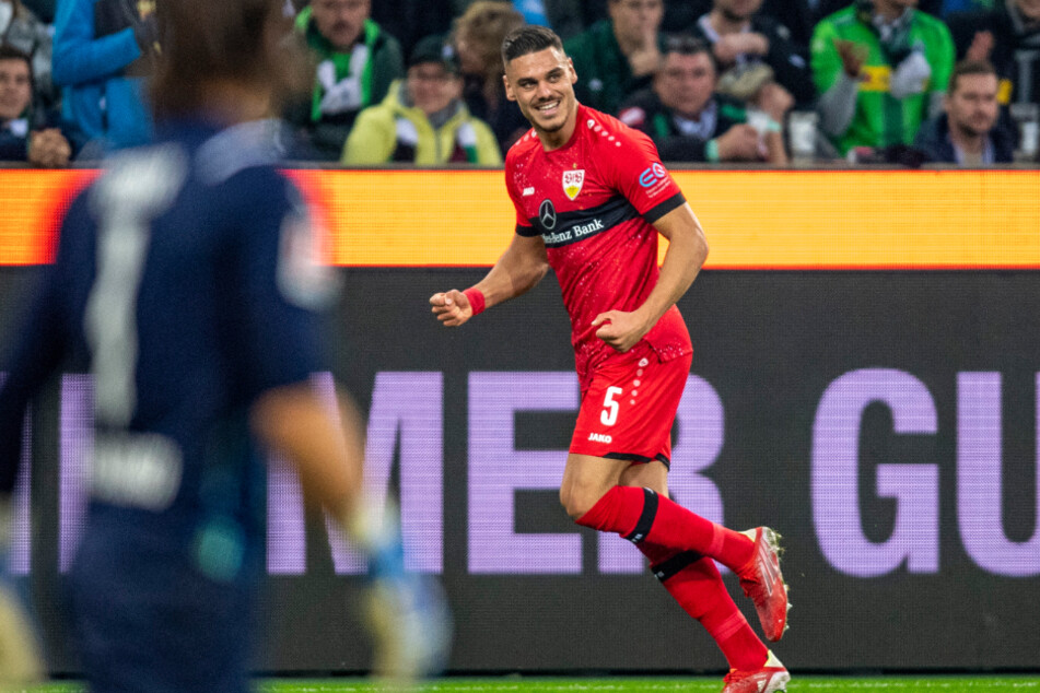 Was für eine Kiste! Konstantinos Mavropanos vom VfB Stuttgart jubelt nach seinem Traumtor zum 1:0.