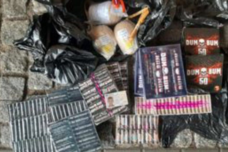 Zwei Männer (24 und 18) hatten insgesamt 5,2 Kilogramm Explosivstoff dabeigehabt.