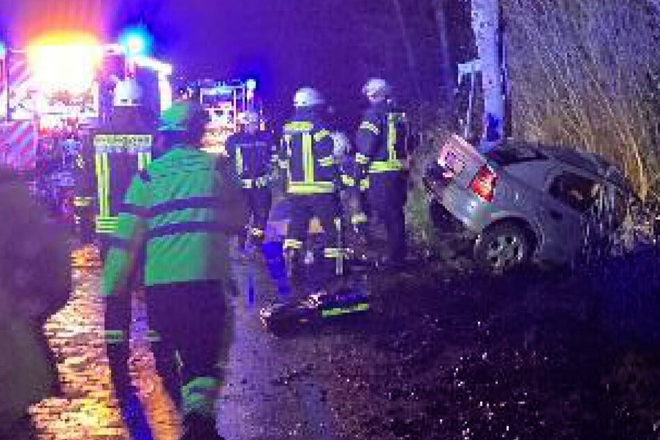 Bei einem Unfall im Landkreis Cuxhaven ist eine Frau ums Leben gekommen.