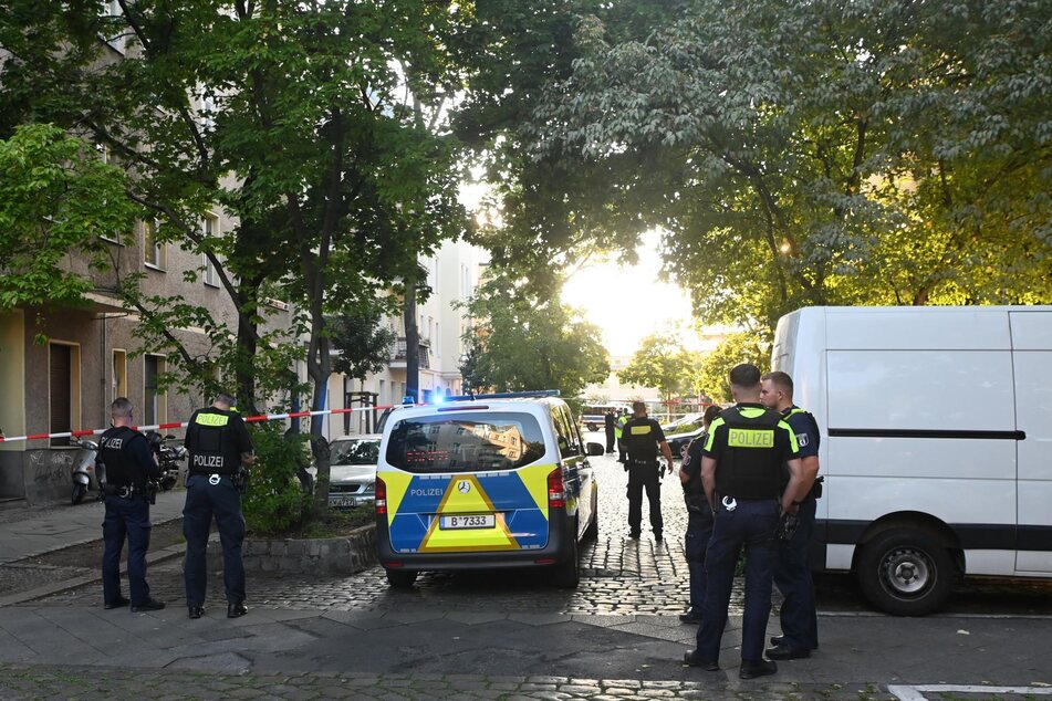 In Spandau rückten die Beamten zu einem Einsatz aus, bei dem Schüsse gefallen sein sollen.