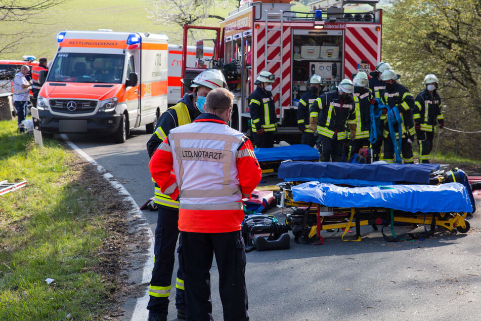 Unfall-Drama bei Wiesbaden: Zwei junge Menschen sterben, drei verletzen sich schwer