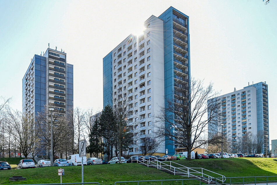 Der Vonovia gehören in Dresden rund 38.000 Wohnungen. Dazu gehören auch die Hochhäuser an der Michelangelostraße.