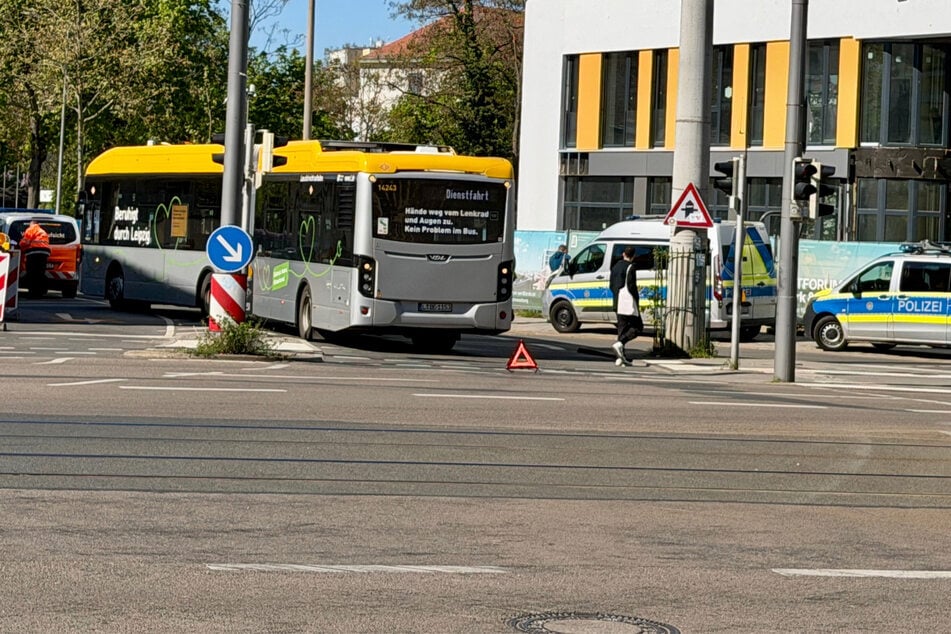 Sieben Verletzte nach Unfall mit Linienbus und Radfahrer im Leipziger Osten