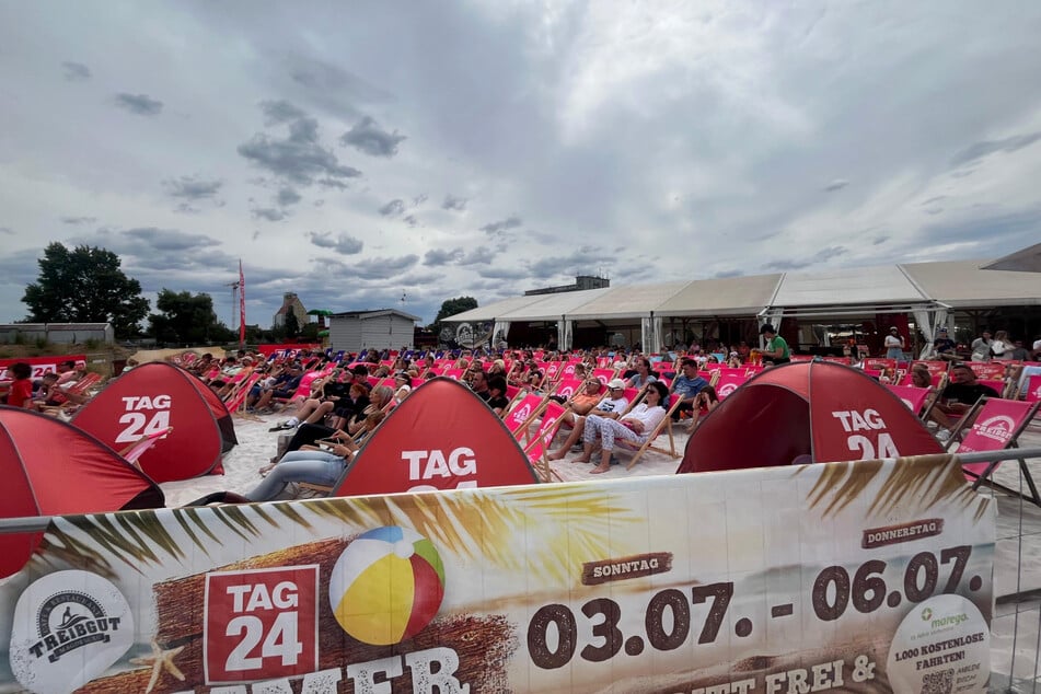 Mit den Füßen im Sand konnten die Besucher das Wochenende im Café Treibgut genießen.