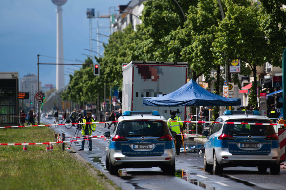 Erst am Donnerstag ist eine 31-jährige Radfahrerin hier auf der Frankfurter Allee von einem Sattelzug überrollt worden. Am Freitag ist am Unfallort eine Mahnwache geplant.