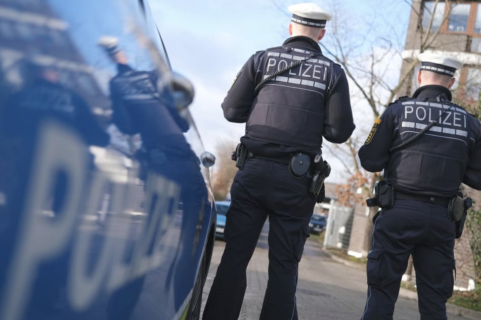 Seniorin (84) steuert Auto vom Beifahrersitz, dann kracht es