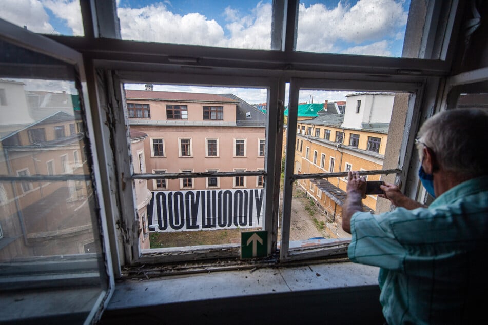 Ein Blick aus dem ehemaligen Krankenhaus in den Innenhof. 2020 fand in den alten Gemäuern das Street Art-Festival "Ibug" statt. (Archivbild)