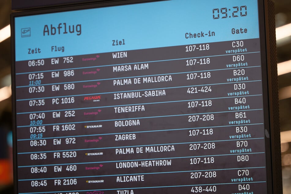 Von der Verzögerung bei den Abflügen war etwa ein Dutzend Flüge betroffen.
