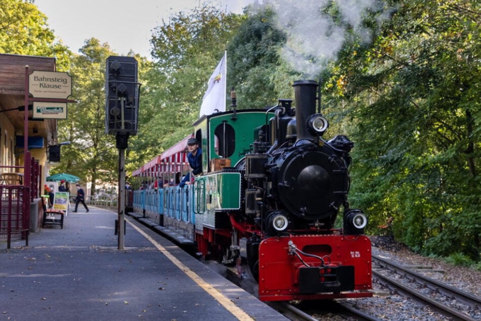 Bei der Parkeisenbahn Chemnitz wird gefeiert.