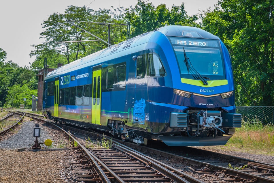 Blick in die Zukunft der Eisenbahn: Der innovative RS ZERO von Stadler kann auch besichtigt werden.