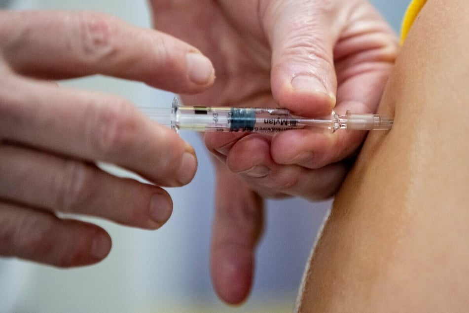Bei einer Impfaktion an einer bayerischen Schule ist es zu Ausschreitungen gekommen.