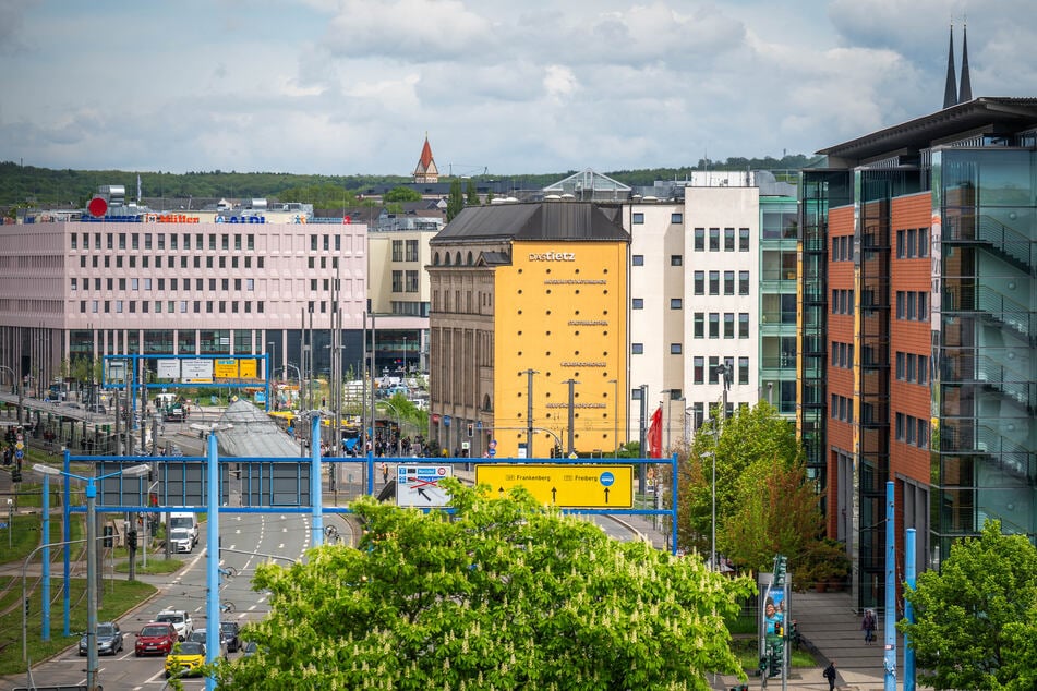 Am Kulturkaufhaus "DAStietz" in Chemnitz wurde am Montagmittag ein Mann (35) ausgeraubt.