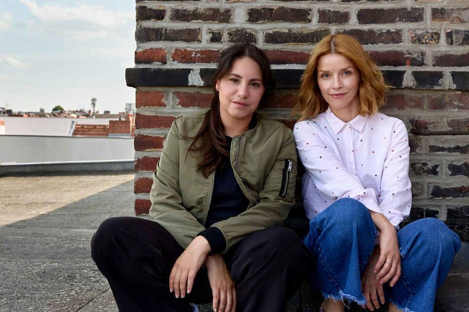 Im Oktober 2024 wurde bekannt, dass Bagriacik (l.) und Schuch (r.) das neue Ermittler-Duo im Kieler "Tatort" sind.