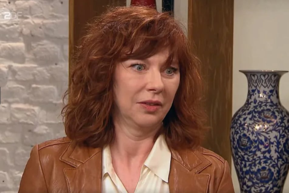 Simone aus Köln möchte bei "Bares für Rares" ein Erbstück ihrer Schwieger-Oma verhökern.