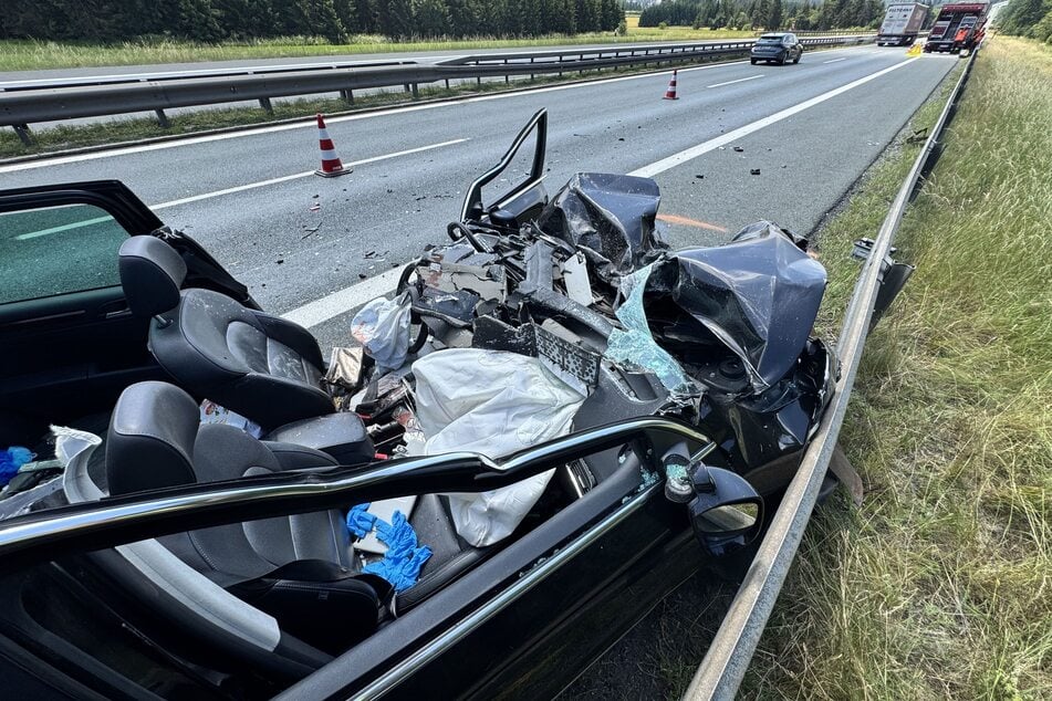 Das Auto der 44-Jährigen wurde komplett zerstört.