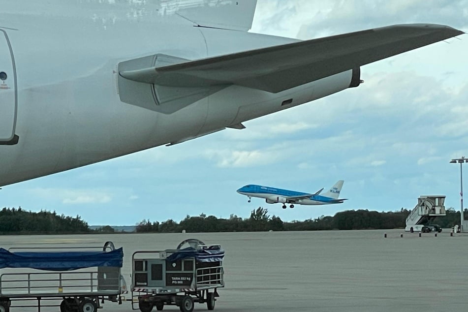 Nach kurzem Aufenthalt absolvierte die "KLM"-Embraer ihre Trainingsflüge.