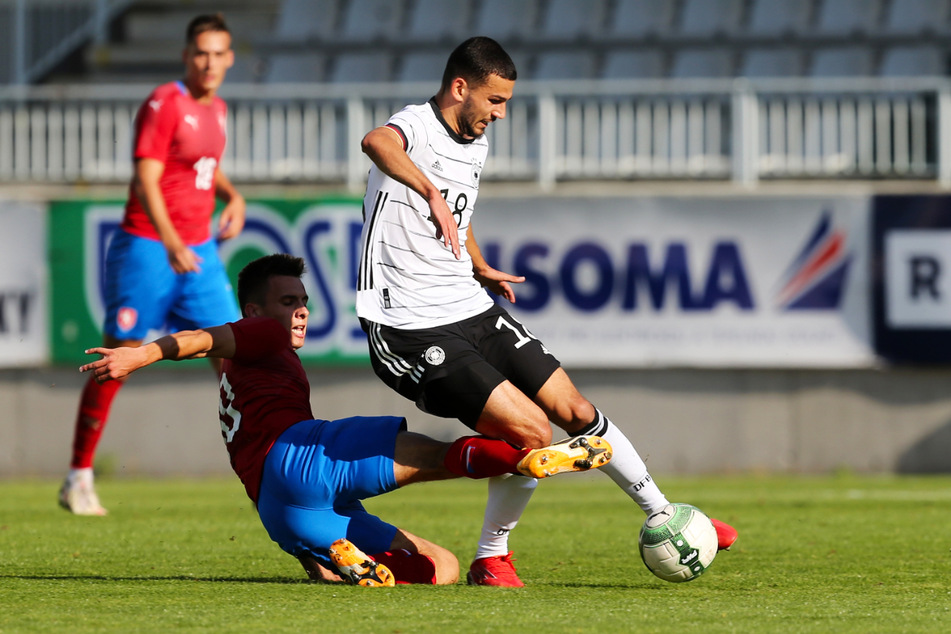 Aues Soufiane Messeguem (20, r.) beim Spiel der "U20" des DFB in Liberec gegen Tschechien. Da spielte von Beginn an.