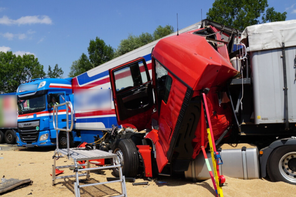 Unfall zwischen drei Lkw: A8 gesperrt