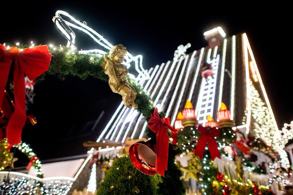 Vom 1. Advent bis zum Jahresende erstrahlt das Haus der Familie mit Weihnachtsdekoration und rund 60.000 Lichtern.