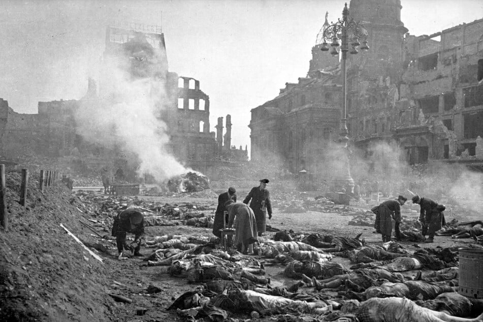 Im Februar 1945 zerstörten Luftangriffe weite Teile Dresdens. Daran gedenkt die Stadt seit Jahrzehnten.