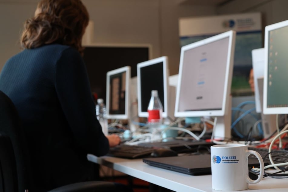 Laut einer repräsentativen Befragung hat jedes vierte Kind in Deutschland schon sexuell motivierte Annäherungsversuche Erwachsener im Internet erlebt. (Symbolbild)