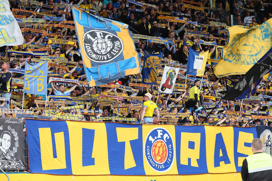 Die mitgereisten Fans der Sachsen wusste schon früh, dass beim Aufstiegsrennen nichts mehr anbrennen würde.
