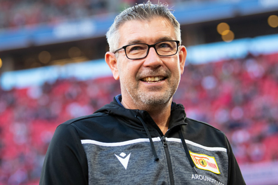 Trainer Urs Fischer von Berlin kommt vor dem Spiel in das Stadion. (Archivbild)