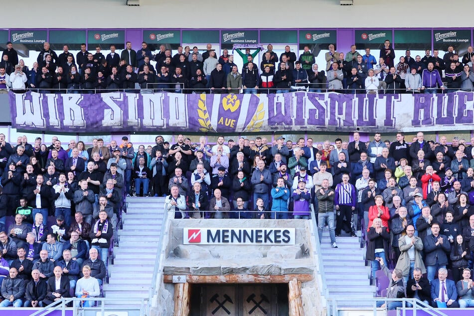 Gruppenfoto nach der letzten Mitgliederversammlung vor einem Jahr. Am Freitag wird ein neuer Vorstand und ein neuer Aufsichtsrat gewählt.