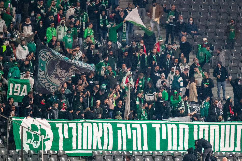 Etwa 1000 Fans haben ihren Maccabi Haifa FC im Berliner Olympiastadion angefeuert.