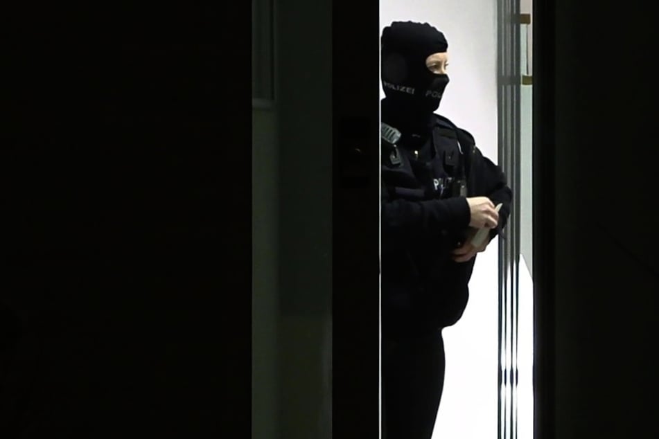 Razzia wegen Drogenkriminalität: SEK durchsucht Wohnungen in Bonn