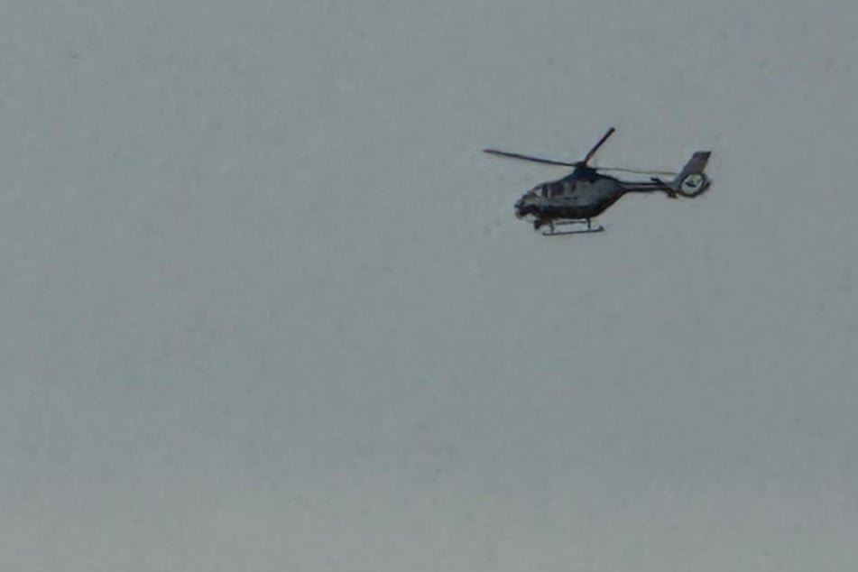 Dieser Polizeihubschrauber war am Mittwochabend über der Dresdner Heide unterwegs.
