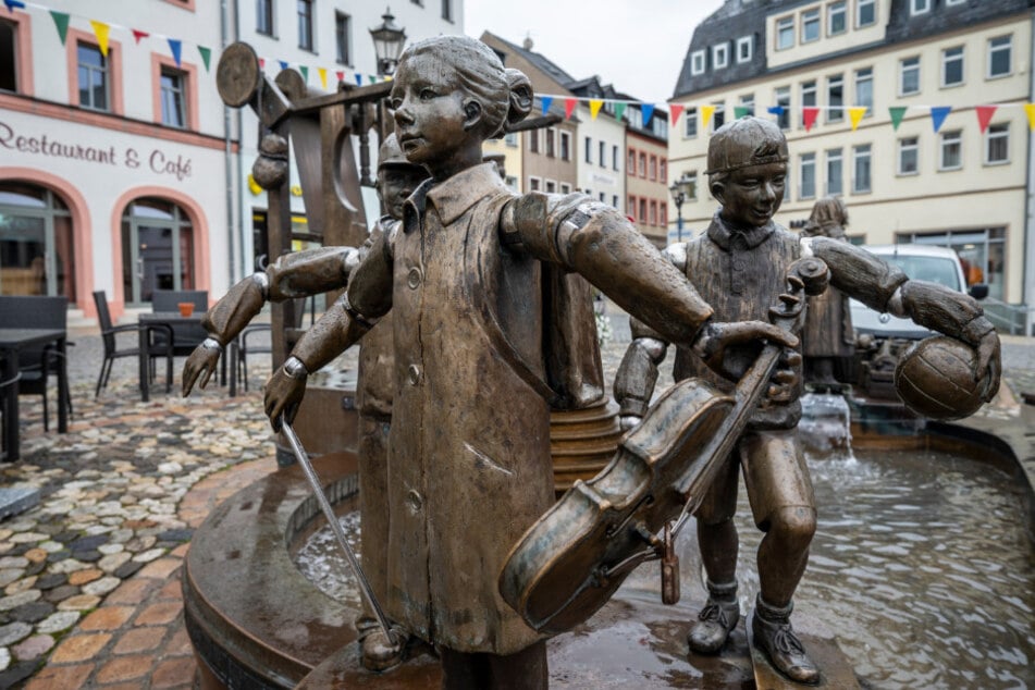 Der Glauchauer Marktbrunnen wurde in der Nacht zu Dienstag mutwillig verunreinigt.