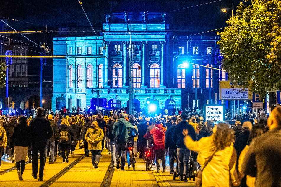 Der Bremer Lichtkünstler Daniel Rossa machte mit seiner Videokunst das Opernhaus zu einem der Highlights bei den Besuchern.