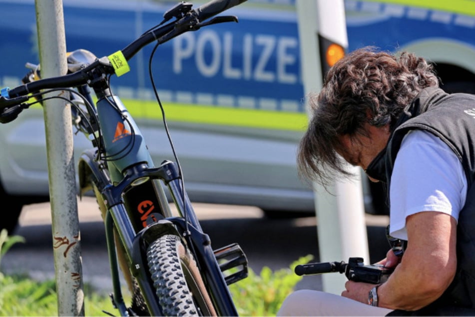 Radfahrer von Lkw erfasst und getötet: Ehefrau muss alles mit ansehen