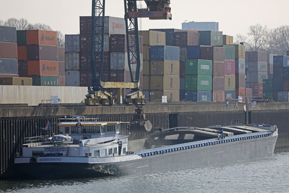 Der Niehler Hafen ist ein wichtiger wirtschaftlicher Knotenpunkt in Köln. (Symbolbild)