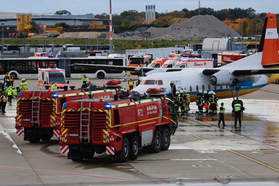 Zwei kollidierte Flugzeuge, die brennen: Airport probt Ernstfall