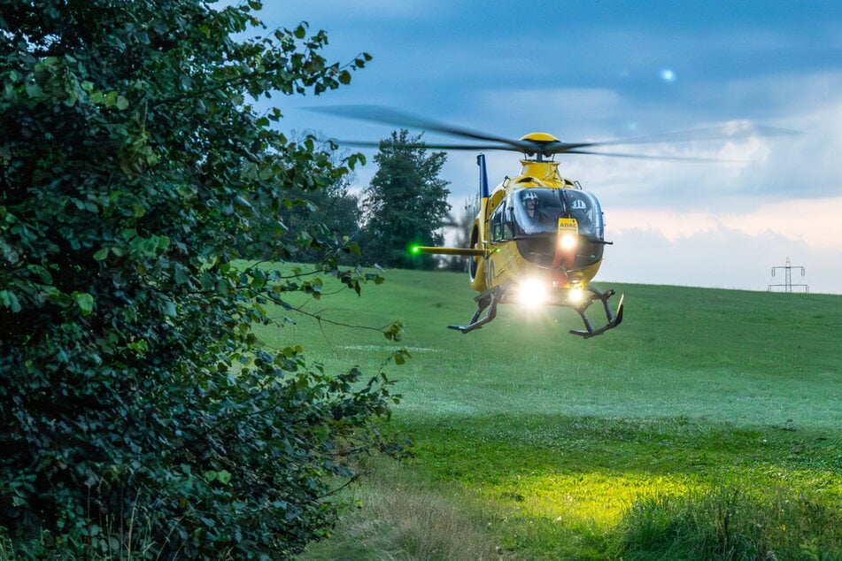 Radfahrer schwer verletzt: Rettungshubschrauber im Einsatz