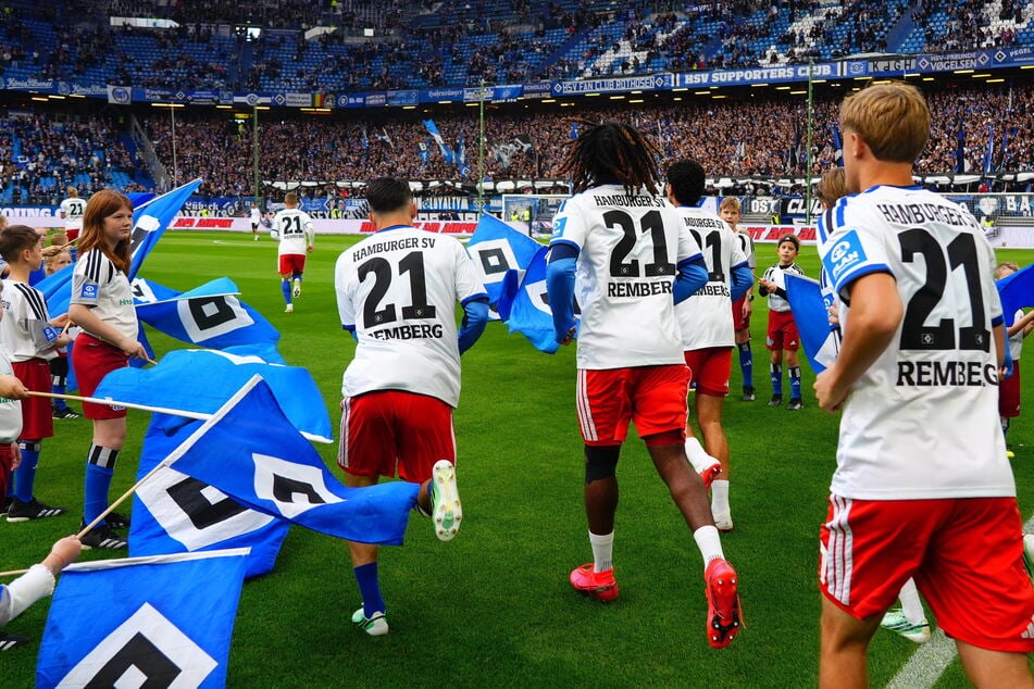 Eine kleine Liebeserklärung an den verletzten Kapitän: Alle Spieler trugen zum Aufwärmen ein Trikot mit Nicolai Rembergs Rückennummer.