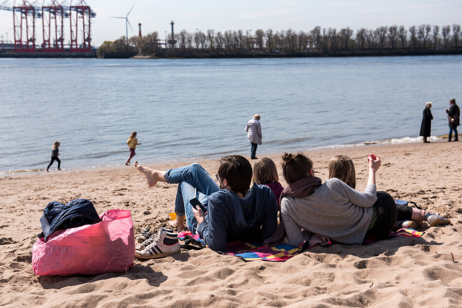 Ein umfangreiches Hoch über Mittelschweden sorgt zum Wochenendstart für ein freundliches Wetter im Norden Deutschlands. (Symbolbild)