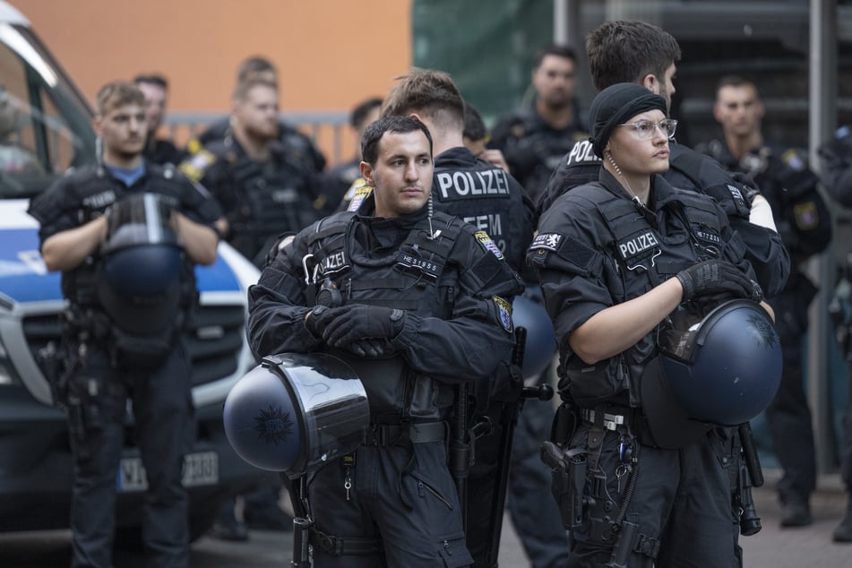 Die Polizei wird mit Hunderten Einsatzkräften im Stadtgebiet unterwegs sein. (Symbolbild)