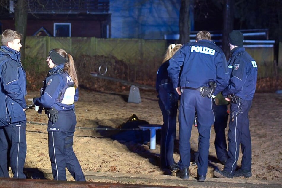 Zwei Teenager sterben in der Silvesternacht: Kugelbomben-Verkäufer festgenommen