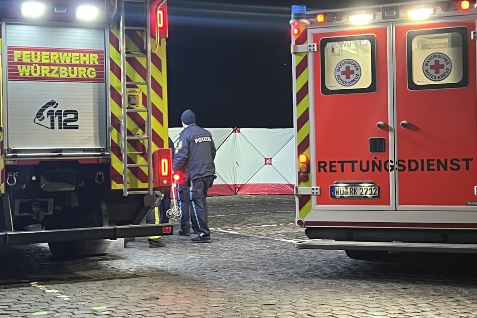 Feuerwehr und Rettungsdienst waren vor Ort, versorgten den schwer verletzten 28-Jährigen.