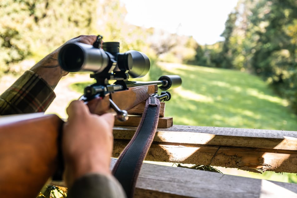 In Brand-Erbisdorf (Landkreis Mittelsachsen) wurde ein Mann (20) versehentlich von einer Flinte getroffen. (Symbolbild)