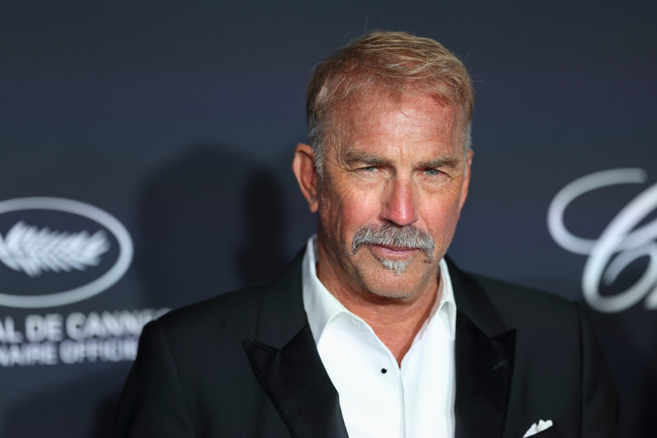 US-Schauspieler Kevin Costner (69) sucht nach einer neuen Liebe.