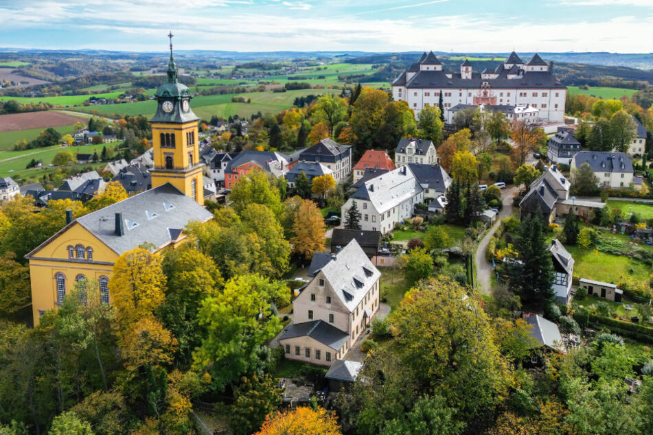 In unmittelbarer Nähe des Schlosses errichtete Bauleiter Hieronymus Lotter aus Abrissmaterial der alten Ritterburg sein Haus.